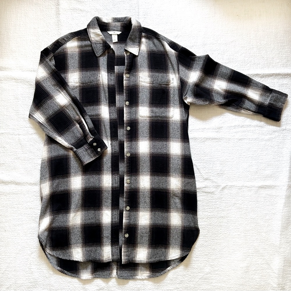 H&M Women's Long Flannel Shirt / Dress Size Large